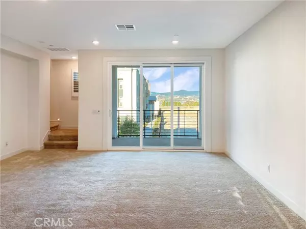 Valencia, CA 91355,26909 Pathfinder