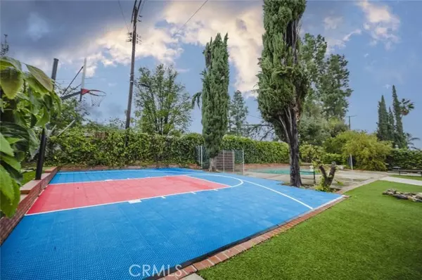 Woodland Hills, CA 91367,5817 Lockhurst DR