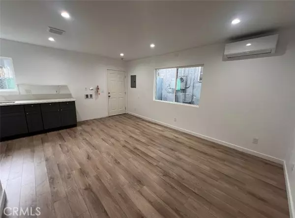 Los Angeles, CA 90011,1207 E 23rd ST 1/2