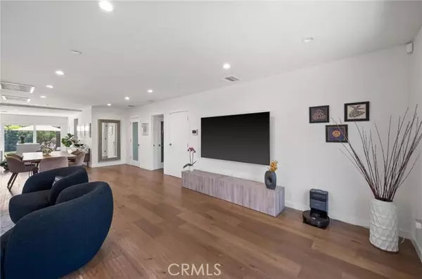 Encino, CA 91316,17642 Calvert ST