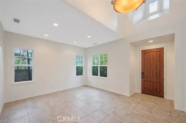 Valencia, CA 91381,27163 Cedar RDG