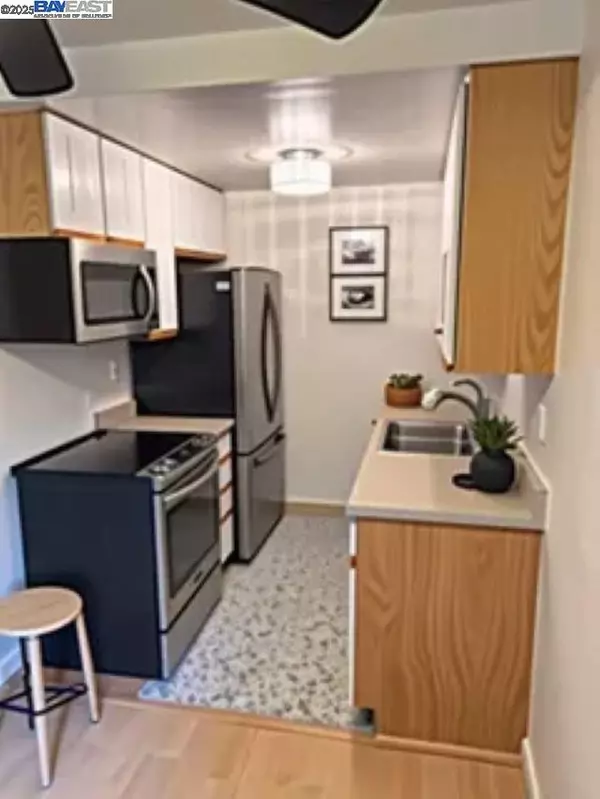 Pleasant Hill, CA 94523,884 Camelback Pl