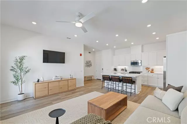 Valencia, CA 91381,27227 Diamond Peak Lane 301