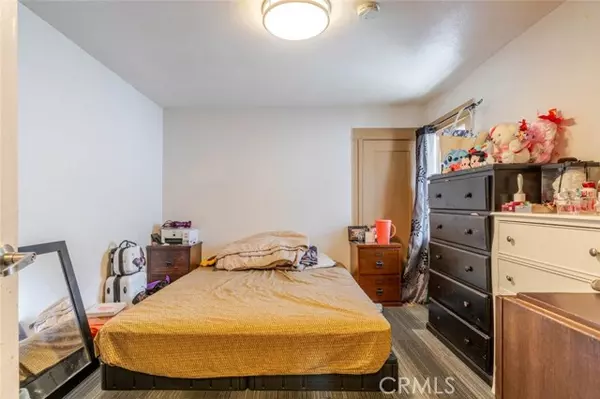 Los Angeles, CA 90044,856 W 73rd ST