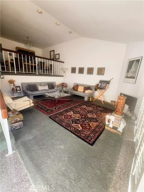 Buena Park, CA 90620,2 Lincoln CT