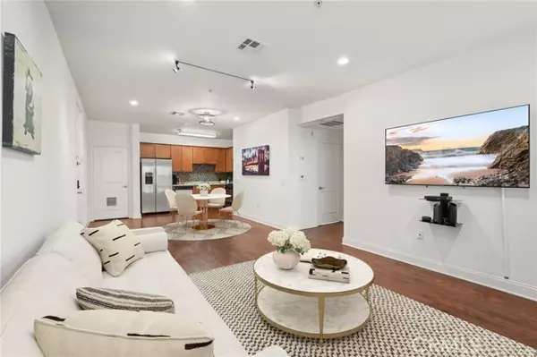 North Hollywood, CA 91605,6938 Laurel Canyon 204