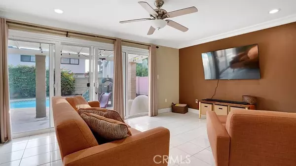 Huntington Beach, CA 92646,8142 Wadebridge