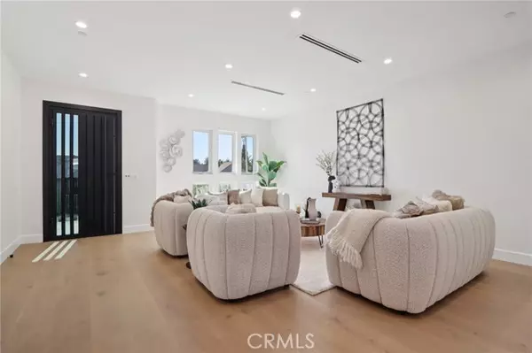 Van Nuys, CA 91405,14929 Vose ST