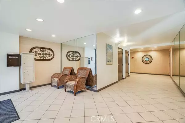 Los Angeles, CA 90048,6151 Orange 307