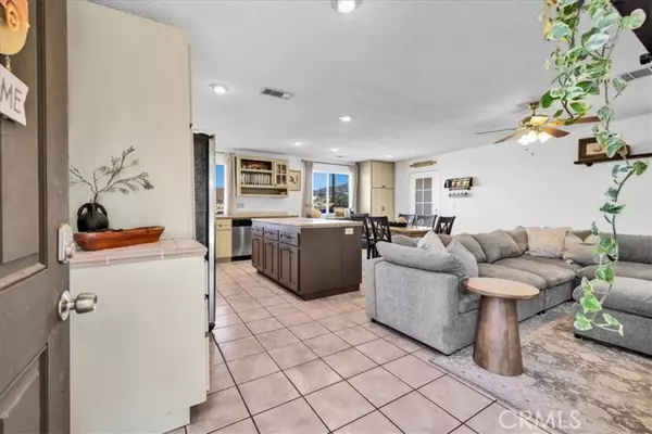 Twentynine Palms, CA 92277,7429 Maude Adams