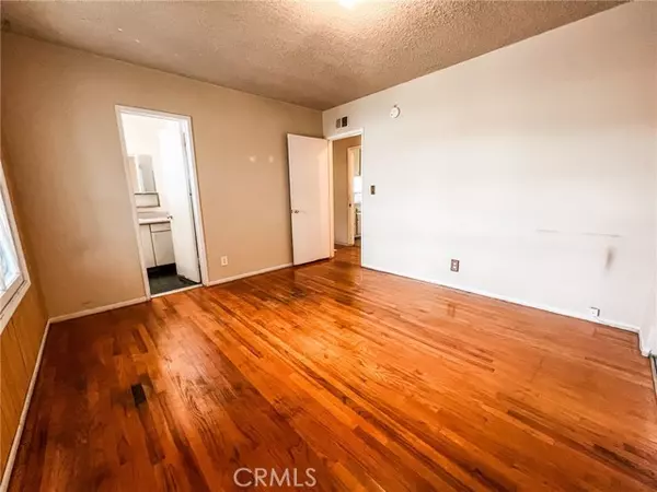 Orange, CA 92867,534 E Hoover