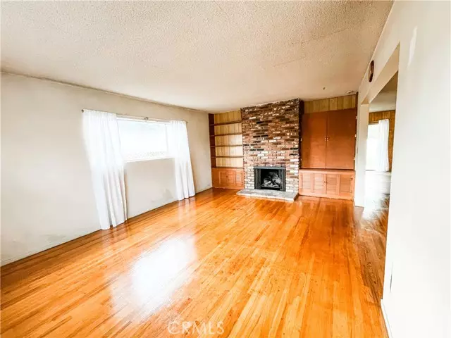 Orange, CA 92867,534 E Hoover