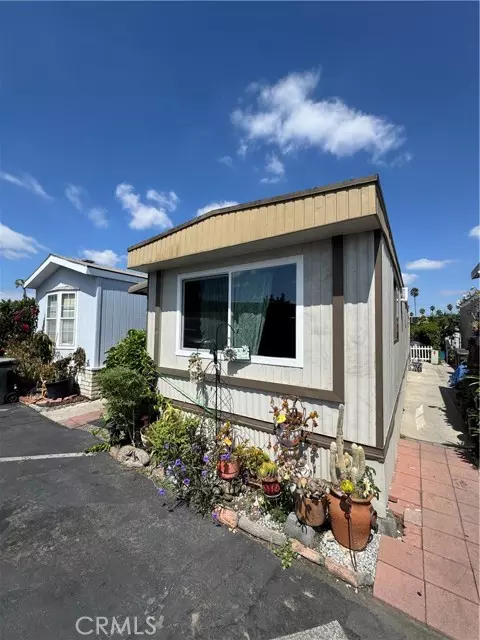 Anaheim, CA 92805,100 W Midway DR 115