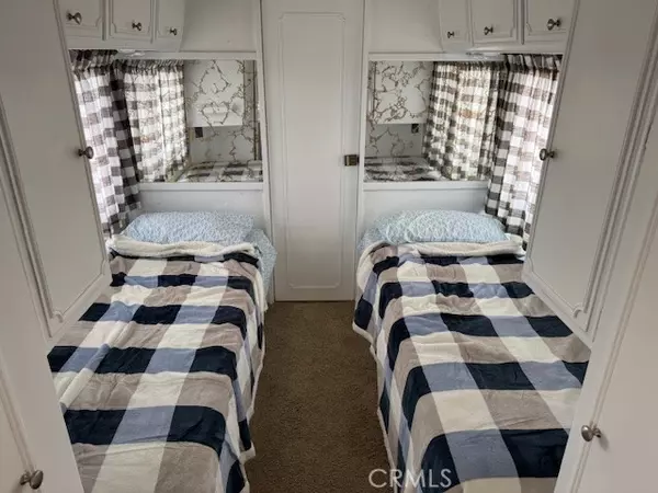 Twentynine Palms, CA 92277,68175 Pole Line