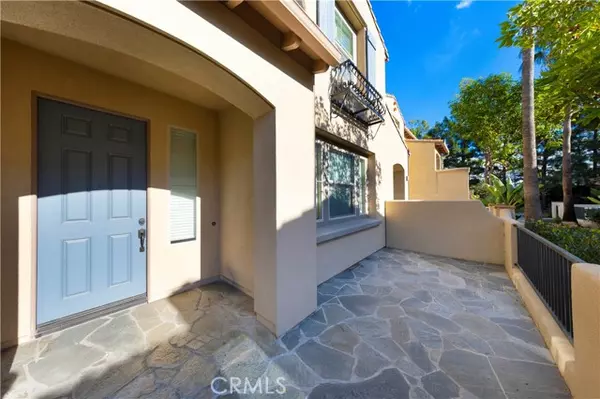 Irvine, CA 92618,90 Hedge Bloom