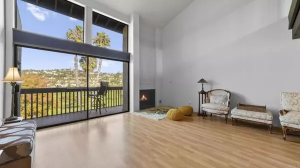 Carlsbad, CA 92009,2508 Navarra DR 424