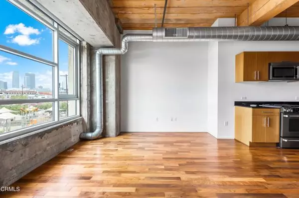 Los Angeles, CA 90013,530 S Hewitt ST 325