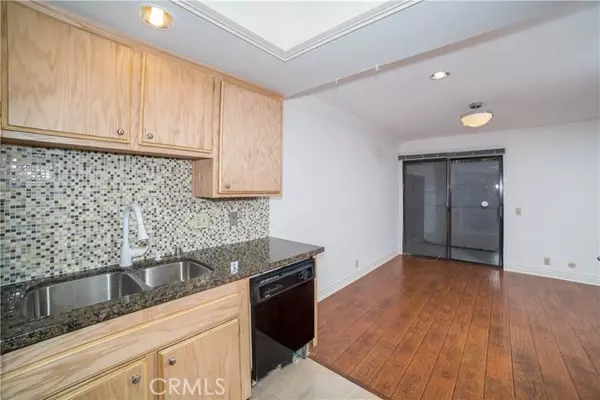 Agoura Hills, CA 91301,5291 Colodny 9