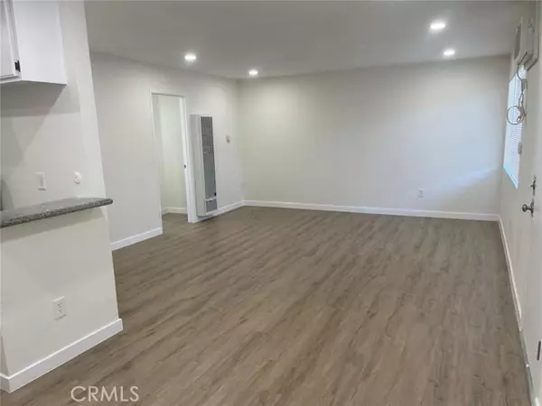 Reseda, CA 91335,8135 Reseda 9