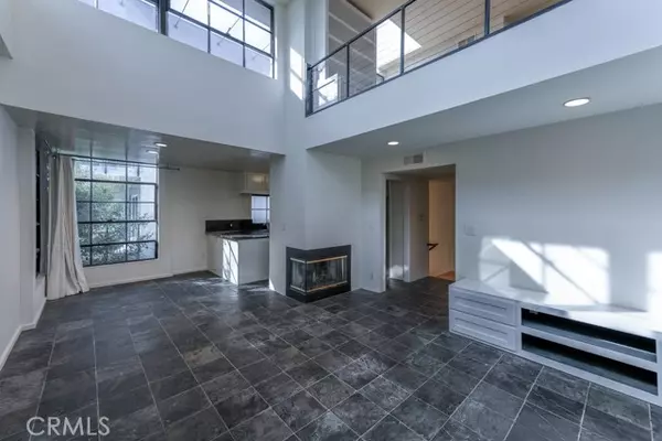 11817 Texas 1, Los Angeles, CA 90025