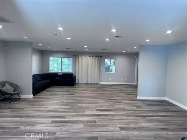 14671 Clymer, CA 91345