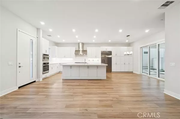 Valencia, CA 91381,27237 Bush Mallow CT