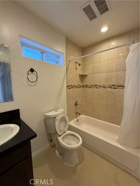 Los Angeles, CA 90047,7112 S Denker