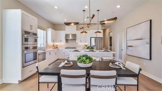 Valencia, CA 91381,27423 Shining Willow LN