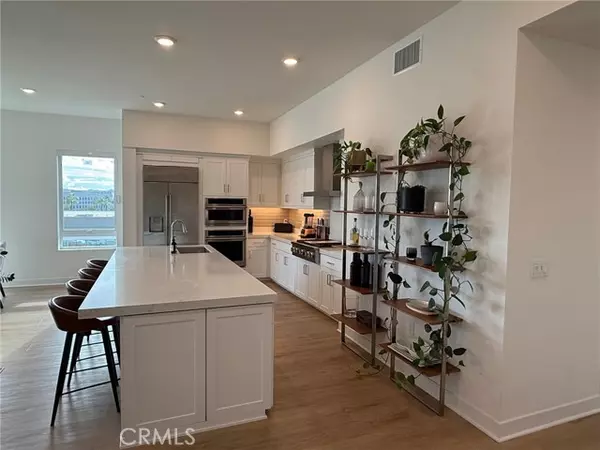 Irvine, CA 92612,3414 Rivington