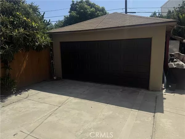 South Gate, CA 90280,10555 Karmont