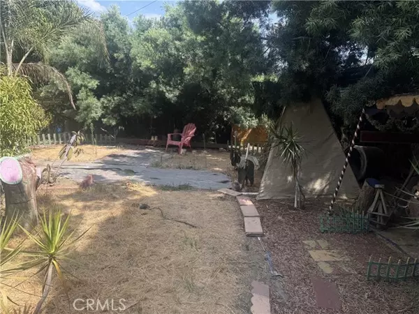 South Gate, CA 90280,10555 Karmont