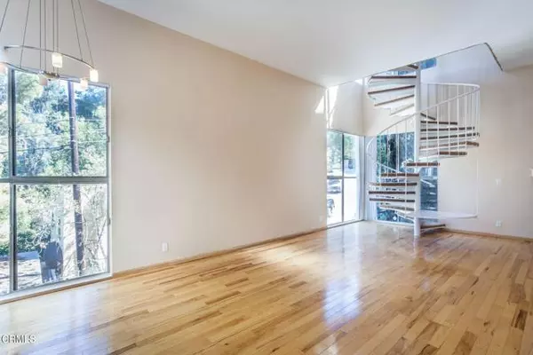 Los Angeles, CA 90068,6827 Pacific View DR