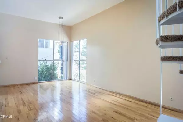 Los Angeles, CA 90068,6827 Pacific View DR