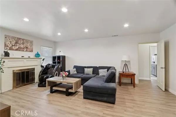 Arcadia, CA 91006,1120 Highland Oaks DR