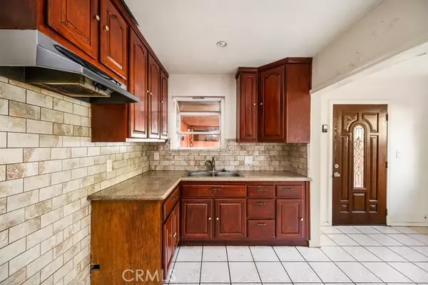 Lynwood, CA 90262,10933 Sampson AVE