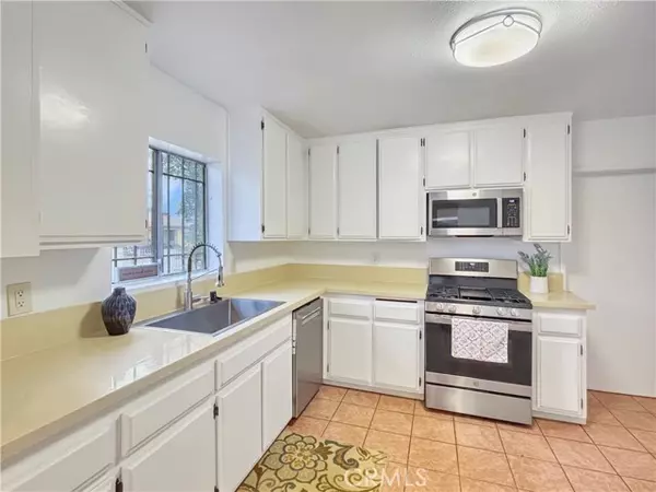 Long Beach, CA 90813,836 E New York