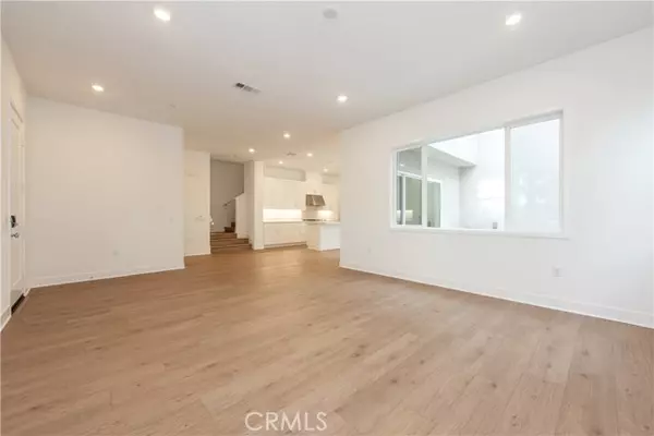 Irvine, CA 92618,435 Flycatcher