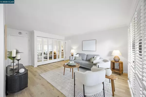 Emeryville, CA 94608,4 Commodore Drive D335