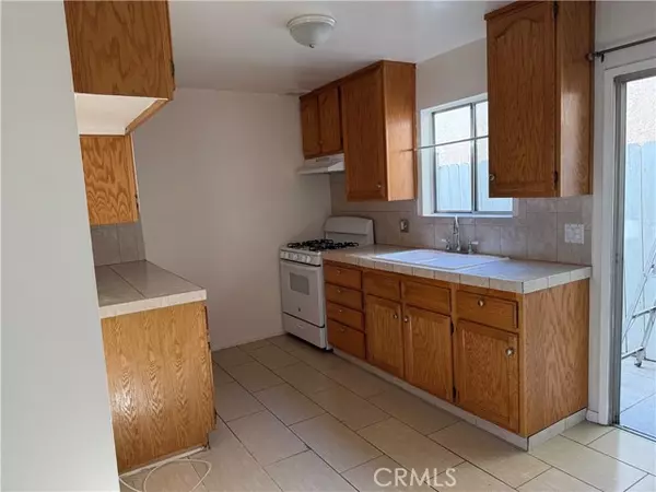 Burbank, CA 91504,1953 N Parish C