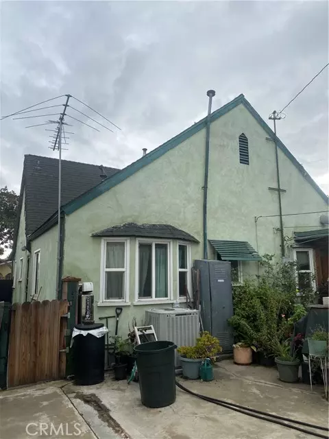 South Gate, CA 90280,8453 Cypress