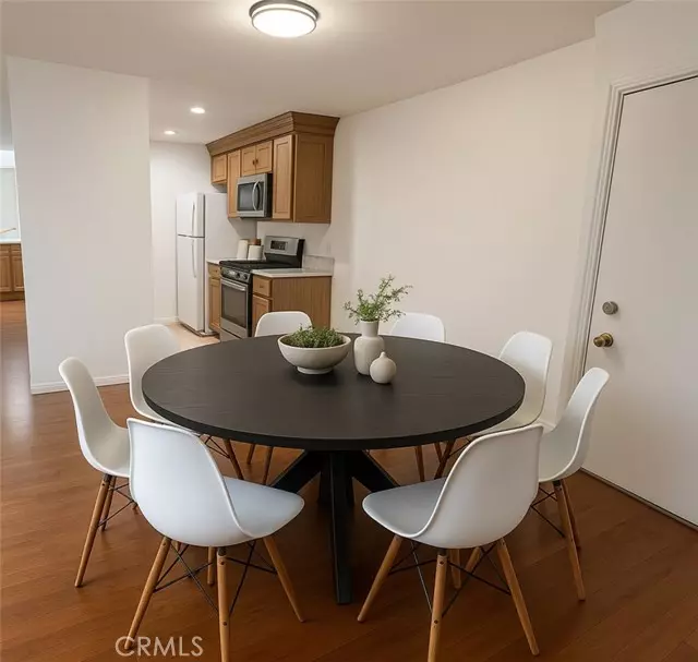 Encino, CA 91316,5460 White Oak AVE J206