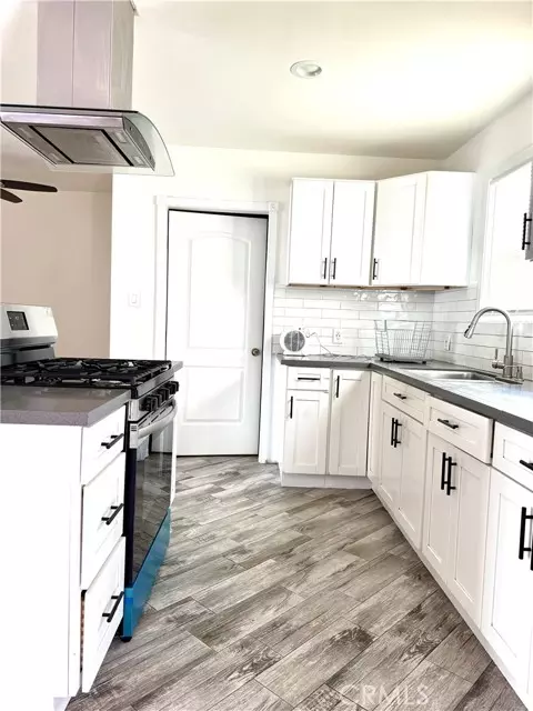 Reseda, CA 91335,6716 Etiwanda