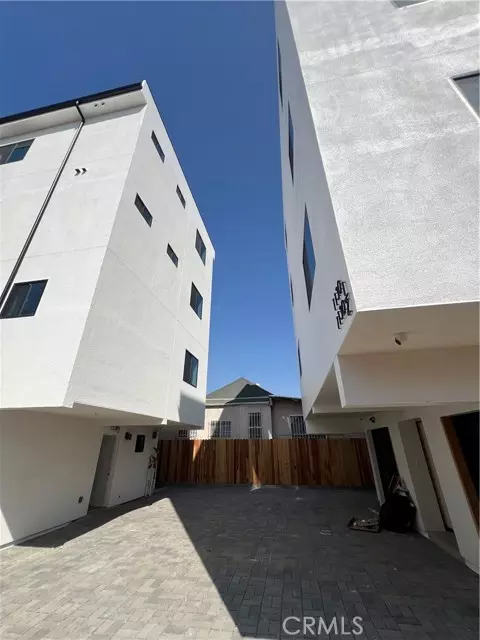 Los Angeles, CA 90006,1128 Ardmore