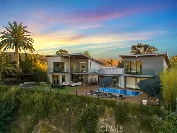 Tarzana, CA 91356,18296 Karen DR