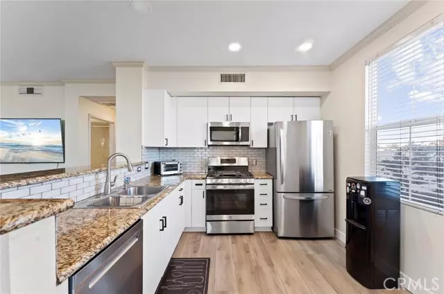 Anaheim, CA 92805,1801 E Katella 3027