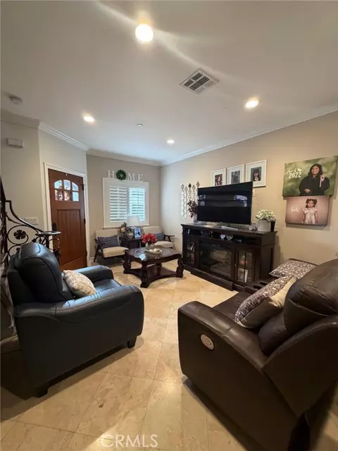 Bell, CA 90201,6518 Walker