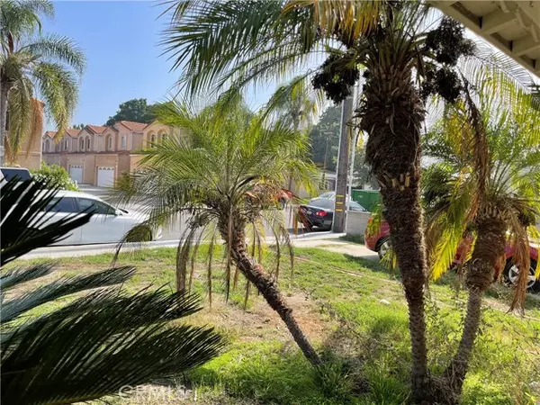 Bell, CA 90201,6629 Walker