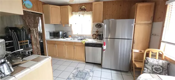 Reseda, CA 91335,6651 Bovey