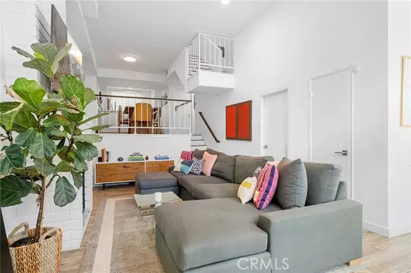 Encino, CA 91316,5435 Yarmouth 7