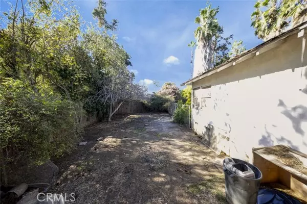 Reseda, CA 91335,7719 Yolanda AVE